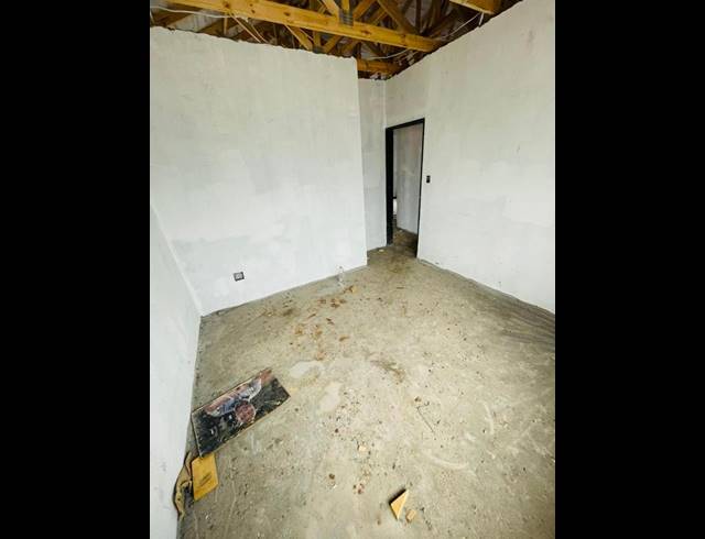 3 BEDROOM SIMPLEX FOR SALE IN WATERVAL EAST